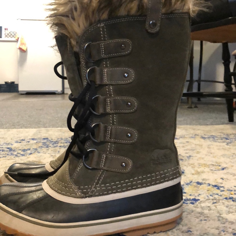 Women's size 7 Sorel waterproof snow boots